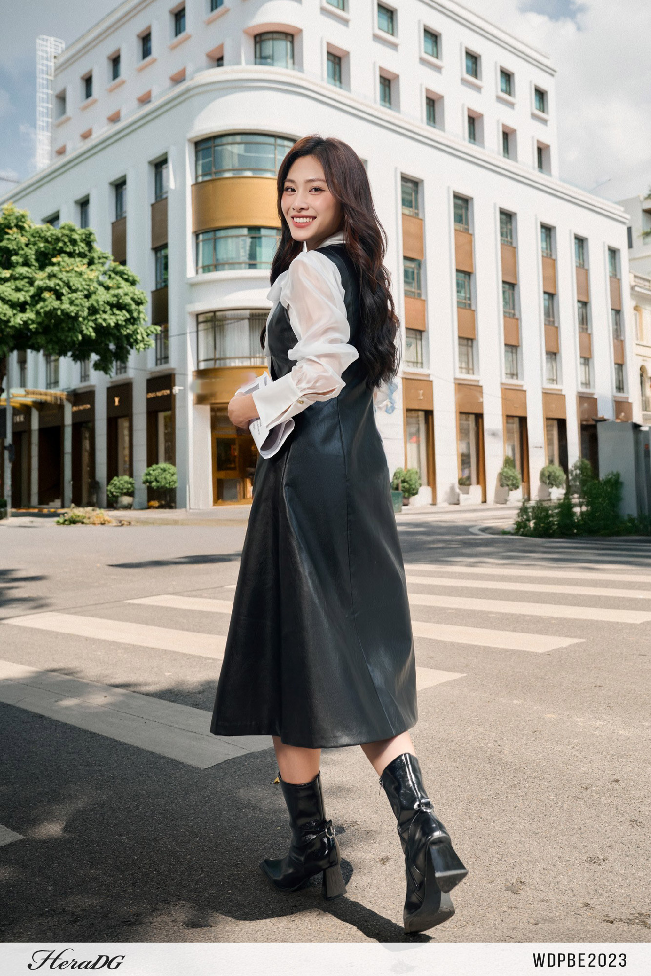 Ảnh của Đầm da dáng xòe sát nách